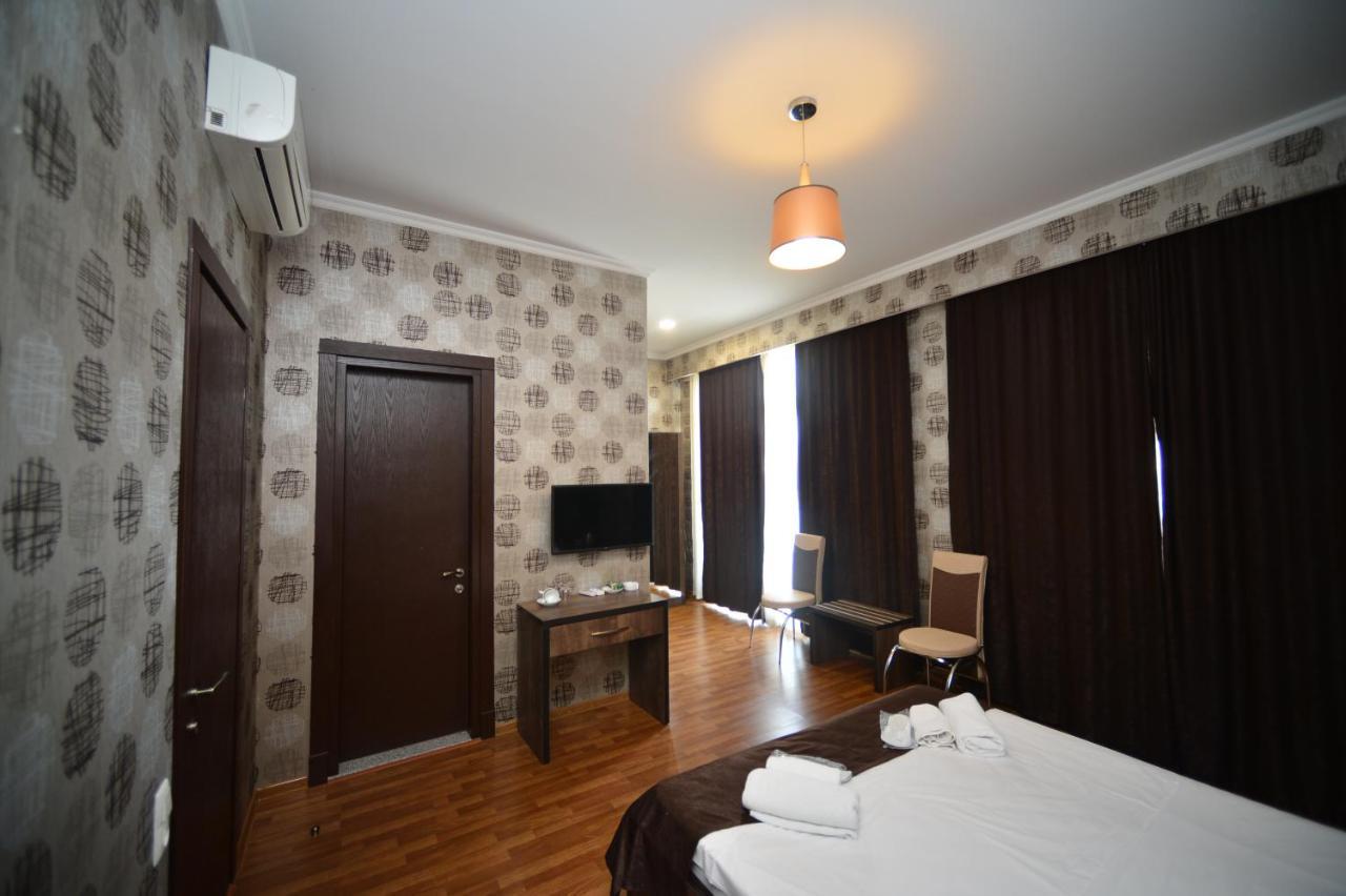 Green Hotel Batumi Bagian luar foto