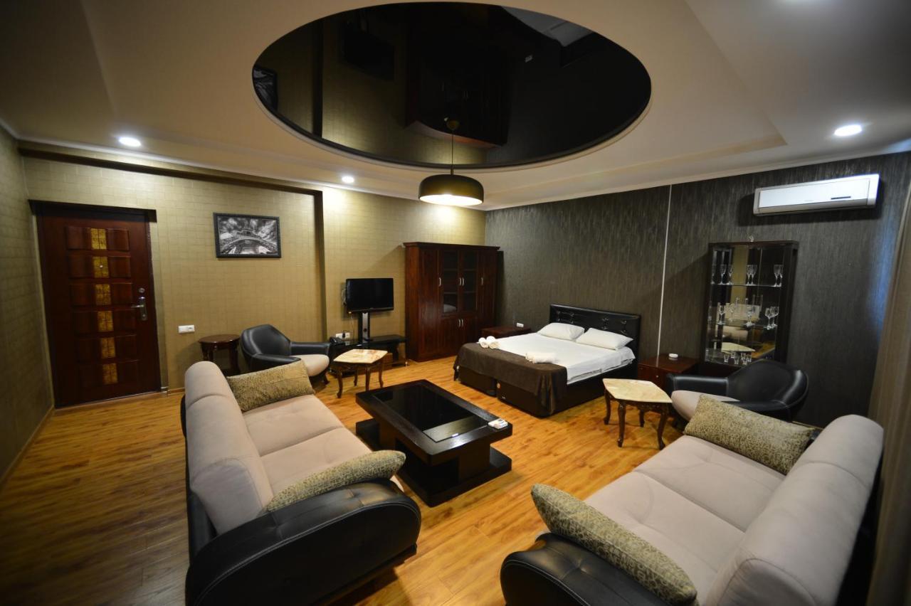 Green Hotel Batumi Bagian luar foto