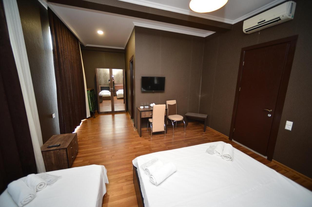 Green Hotel Batumi Bagian luar foto