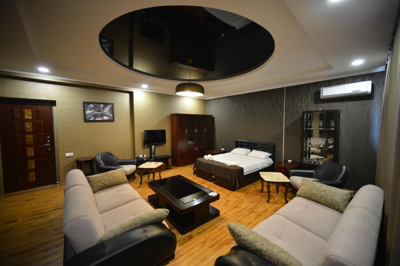 Green Hotel Batumi Bagian luar foto